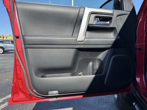 Used 2022 Toyota 4Runner SR5 Premium image 14