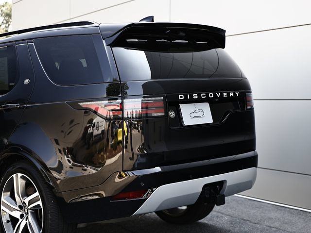 Used 2025 Land Rover Discovery Metropolitan Edition AWD/4WD image 9