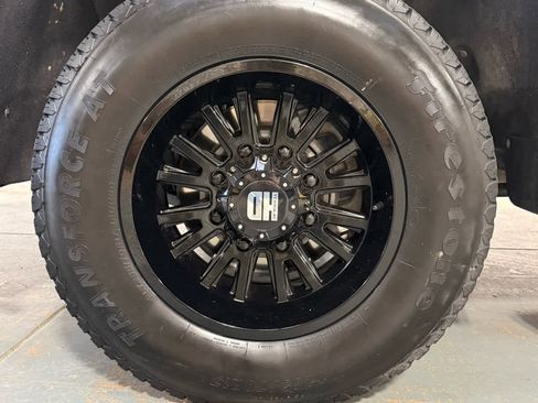 Used 2025 Chevrolet Silverado 2500 LT w/ Convenience Package image 8