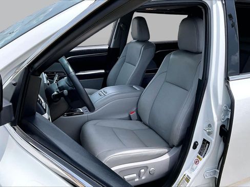 Used 2019 Toyota Highlander Limited FWD image 8