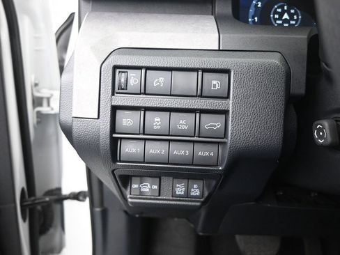 Used 2025 Toyota 4Runner Trailhunter AWD/4WD image 12