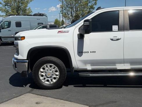 Used 2024 Chevrolet Silverado 2500 LT AWD/4WD image 7