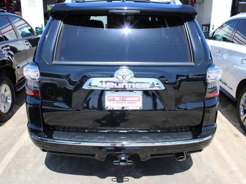 Used 2024 Toyota 4Runner Limited RWD image 9