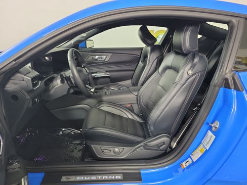 Used 2025 Ford Mustang GT Premium RWD image 9
