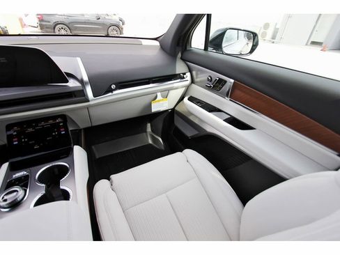 New 2026 Cadillac Vistiq Sport image 10