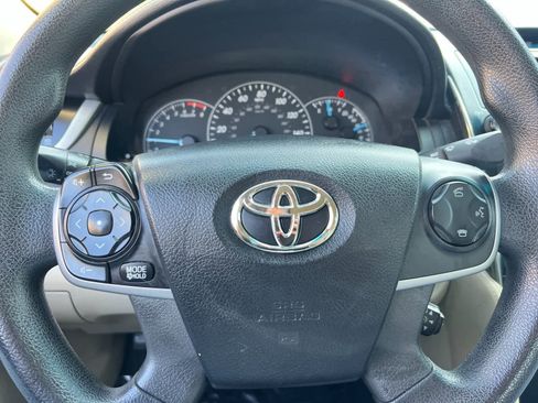 Used 2014 Toyota Camry L image 22