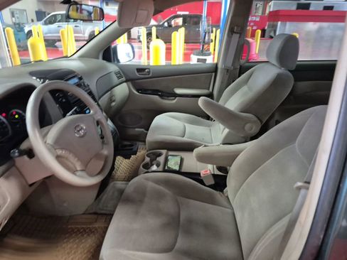 Used 2005 Toyota Sienna CE image 5