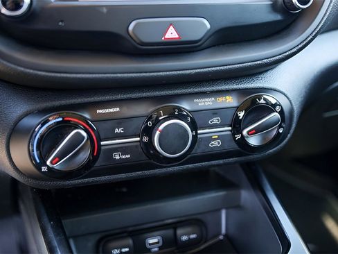 Used 2022 Kia Soul LX image 16