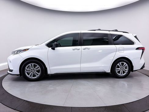 Used 2022 Toyota Sienna XSE w/ XSE Plus Package AWD/4WD image 47