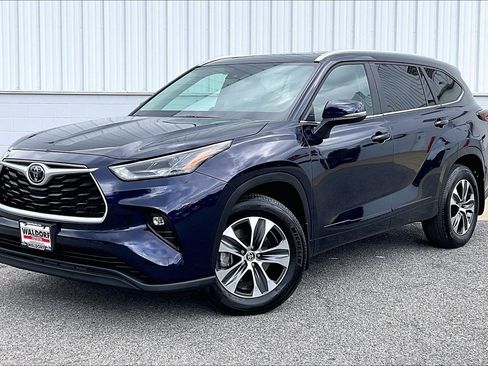 Used 2026 Toyota Highlander XLE AWD/4WD image 2