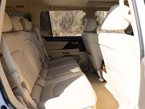 Used 2020 Lexus LX 570 4WD w/ Luxury Package image 63