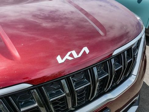 Certified 2024 Kia Carnival EX FWD image 4