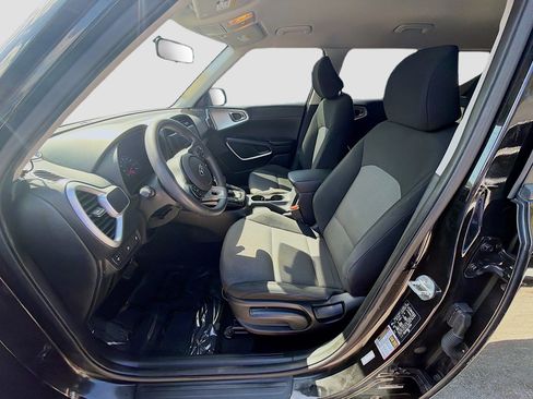 Used 2020 Kia Soul LX image 16