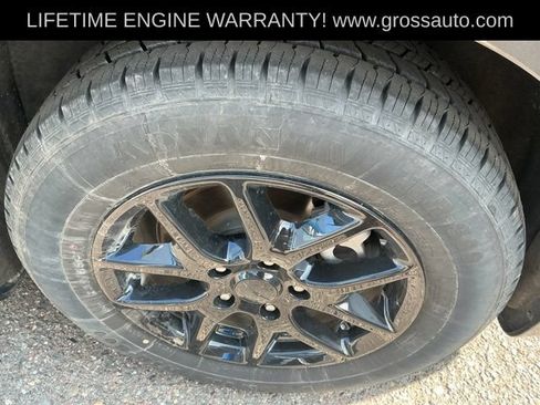 Used 2023 Chrysler Pacifica Touring-L FWD image 29