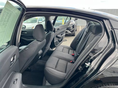 Used 2025 Nissan Altima 2.5 SV FWD image 27
