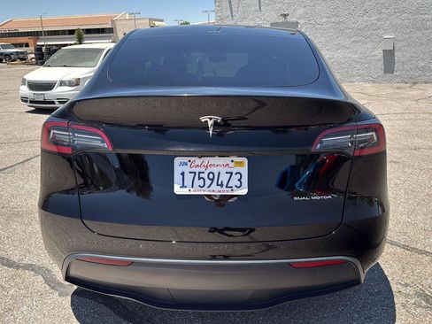 Used 2024 Tesla Model Y Long Range AWD/4WD image 7