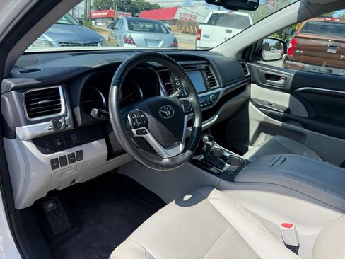 Used 2015 Toyota Highlander Limited FWD image 10