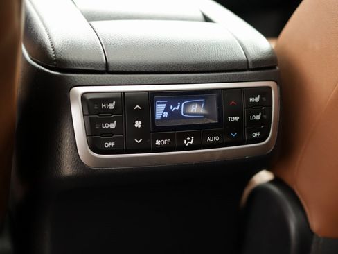 Used 2019 Toyota Highlander Limited Platinum image 32