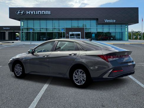 New 2026 Hyundai Elantra Hybrid FWD image 4