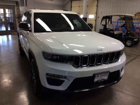 New 2025 Jeep Grand Cherokee Limited w/ Trailer Tow Package image 8