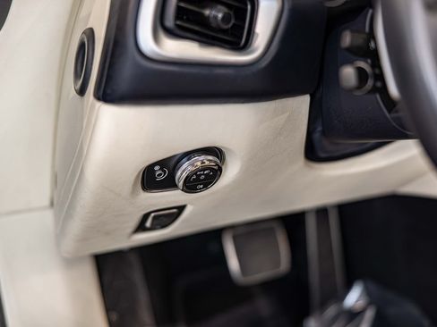 Used 2019 Aston Martin DB11 Volante RWD image 19