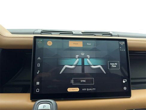 Used 2024 Land Rover Defender 130 X-Dynamic SE image 34