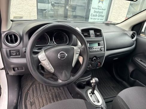 Used 2015 Nissan Versa SV image 5