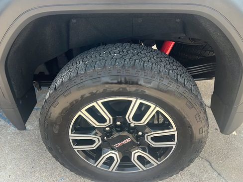 Used 2021 GMC Sierra 2500 AT4 w/ AT4 Premium Plus Package AWD/4WD image 18