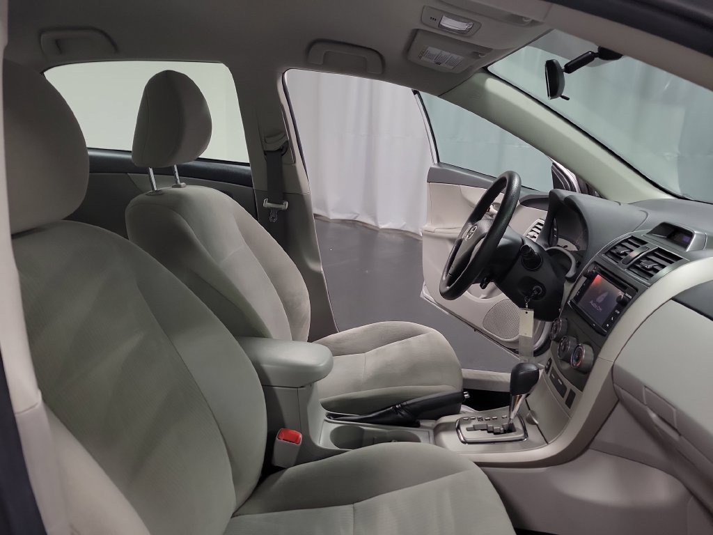 Used 2013 Toyota Corolla LE FWD image 28