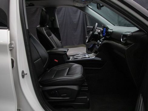 Used 2022 Ford Explorer Limited image 16