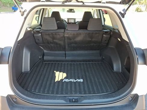 Used 2022 Toyota RAV4 LE AWD/4WD image 23
