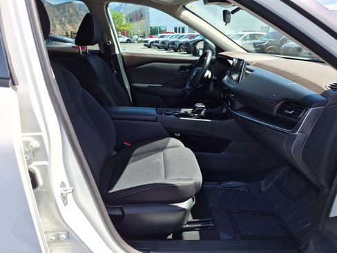 Used 2023 Nissan Rogue S AWD/4WD image 36