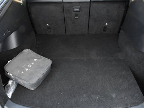 Used 2021 Tesla Model Y Long Range image 21