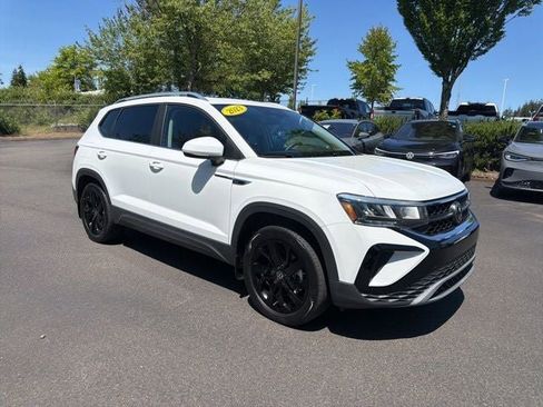 Certified 2023 Volkswagen Taos SE AWD/4WD image 11