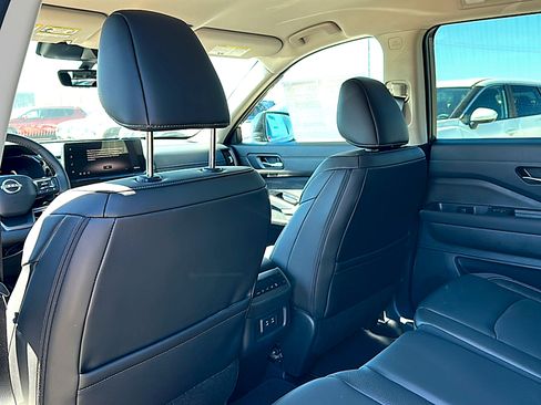 New 2026 Nissan Pathfinder SL image 14