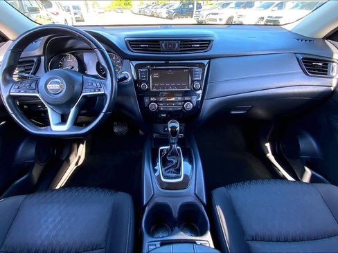 Used 2018 Nissan Rogue SV image 16