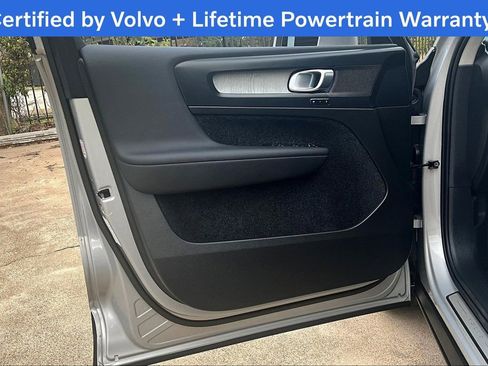 Certified 2025 Volvo XC40 B5 Core image 23
