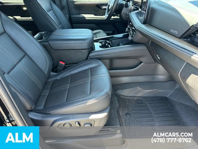 Used 2025 Chevrolet Suburban High Country AWD/4WD image 15