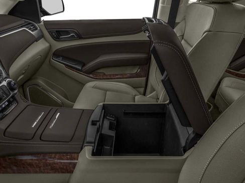 Used 2018 Chevrolet Suburban Premier image 10