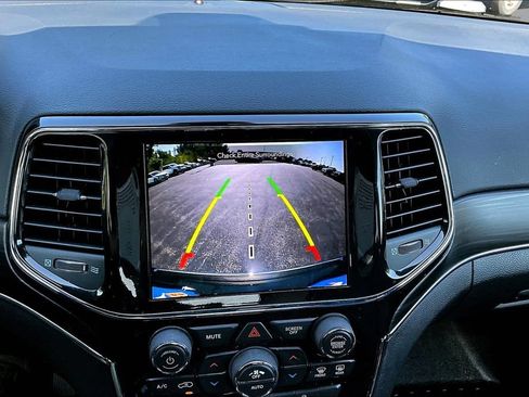 Used 2021 Jeep Grand Cherokee Limited AWD/4WD image 15