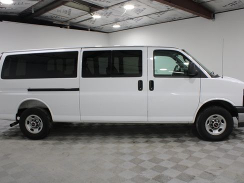 Used 2025 GMC Savana 3500 LT w/ LT Preferred Equipment Group RWD image 22