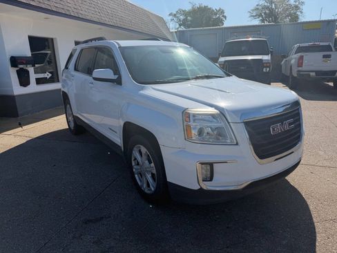 Used 2017 GMC Terrain SLE w/ Convenience Package AWD/4WD image 2