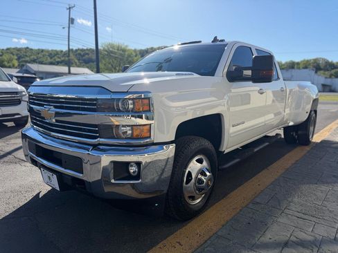 Used 2016 Chevrolet Silverado 3500 LT w/ LT Convenience Package AWD/4WD image 4