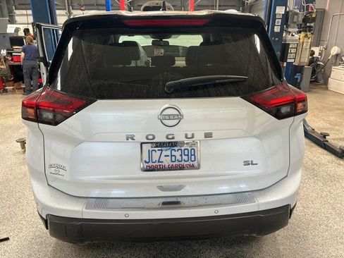 Used 2025 Nissan Rogue SL w/ SL Premium Package image 6
