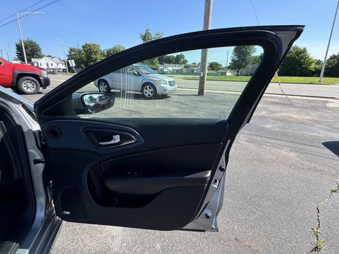 Used 2015 Chrysler 200 S w/ Navigation & Sound Group I FWD image 40