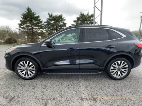 Certified 2022 Ford Escape Titanium w/ Class II Trailer Tow Package image 6