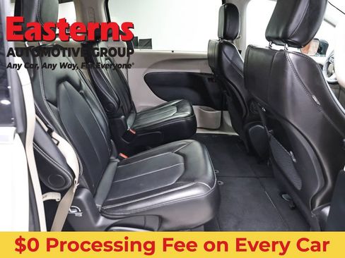Used 2024 Chrysler Pacifica Touring-L FWD image 23