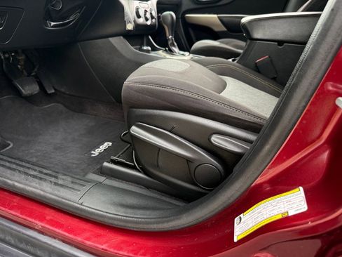 Used 2018 Jeep Cherokee Latitude image 32