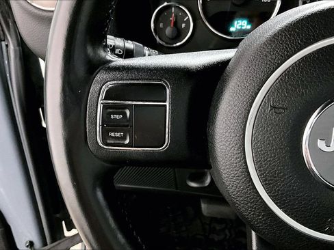 Used 2015 Jeep Wrangler Rubicon AWD/4WD image 11