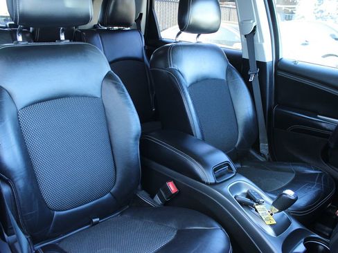 Used 2015 Dodge Journey Crossroad w/ Flexible Seating Group image 23